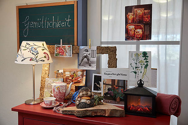 Tagespflege Eidelstedt Hübsch dekoroertes Sideboard in den Räumlichkeiten der Tagespflege