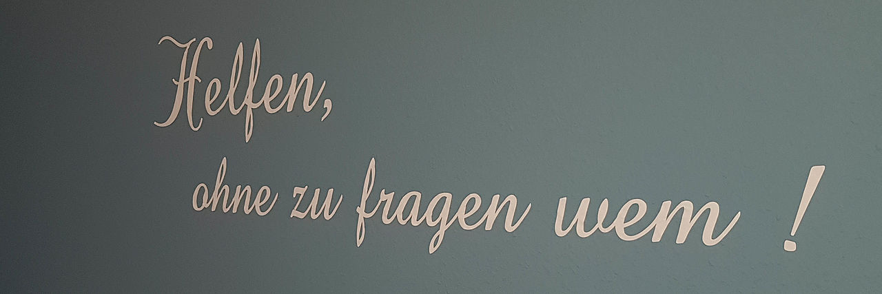 Verwaltung Text-Zitat von Henry Dunant: Helfen, ohne zu fragen wem